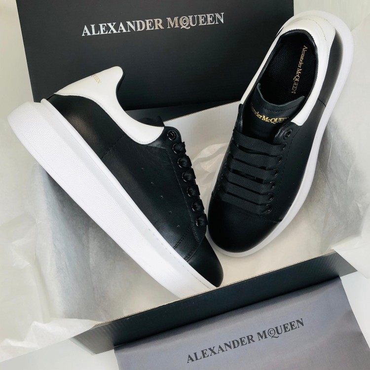 ALEXANDER MCQUEEN SİYAH ARKASİ BEYAZ 